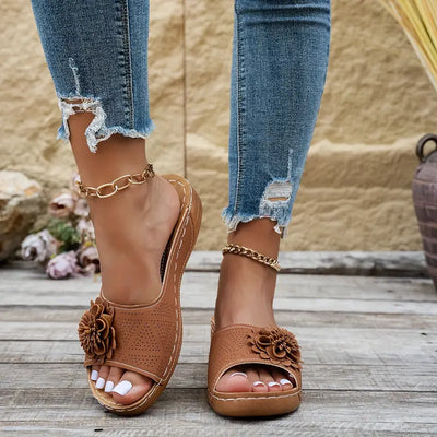 FLORA | Sandals with Flower Motif