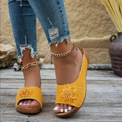 FLORA | Sandals with Flower Motif