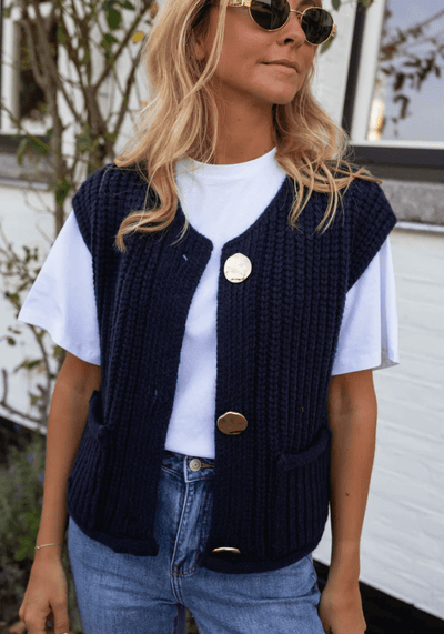 FENJA™ | THE STYLISH LAYERING KNIT VEST