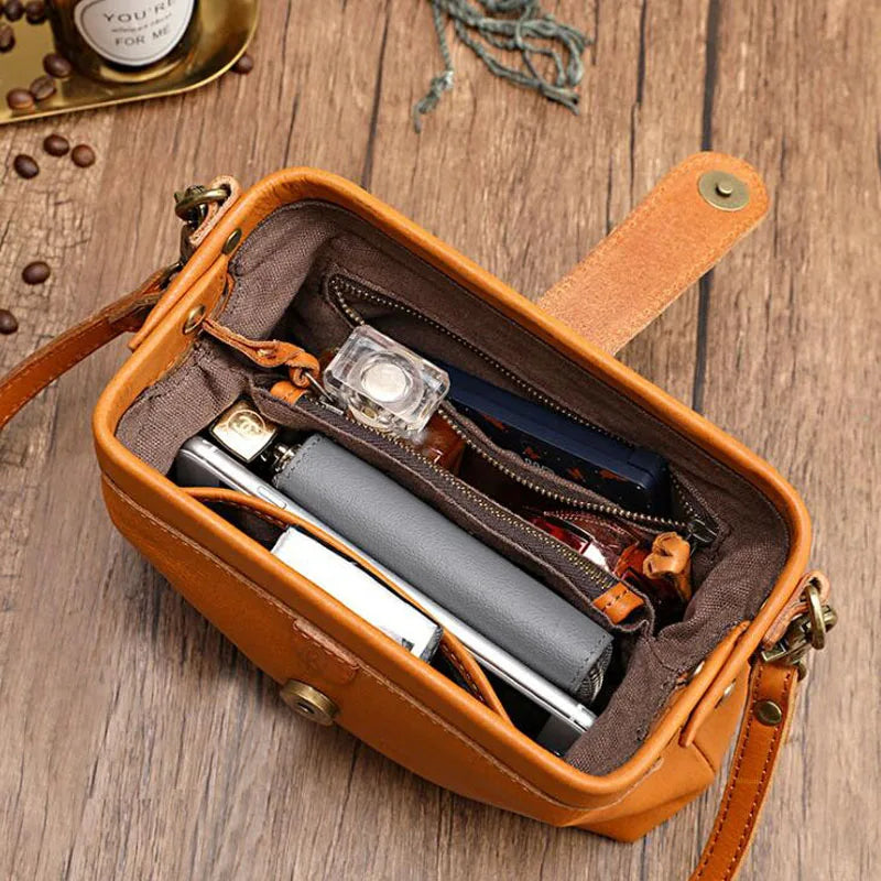 Quinn - Classic Retro Shoulder Bag